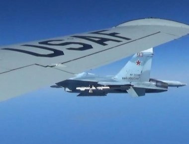 ΗΠΑ: Έδωσαν στη δημοσιότητα φωτογραφίες από την επικίνδυνη προσέγγιση ρωσικού μαχητικού σε αμερικανικό αεροσκάφος